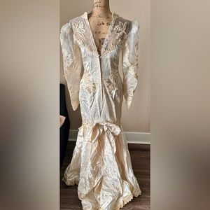 Vintage Wedding Dress Size medium/large